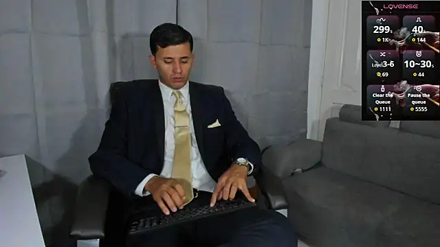 Hideintheoffice online show from 10/04/25, 11:36