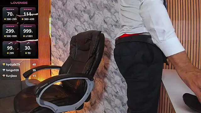 Hideintheoffice online show from 10/13/25, 11:43