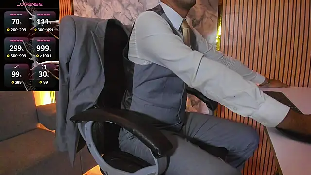 Hideintheoffice online show from 10/15/25, 01:50