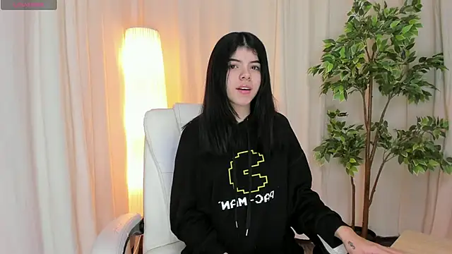 Snapshot of Maddy_bennet chatting on 03/11/25, 04:32 Maddy bennet online show from 03/11/25, 04:32