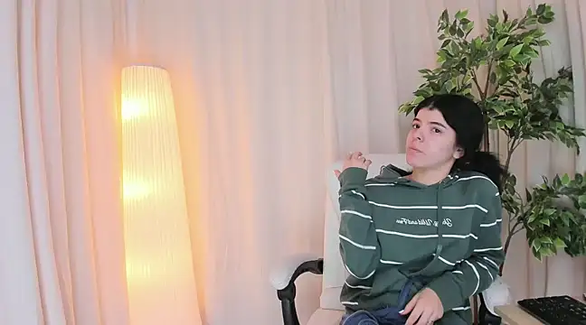 Snapshot of Maddy_bennet chatting on 03/20/25, 10:32 Maddy bennet online show from 03/20/25, 10:32