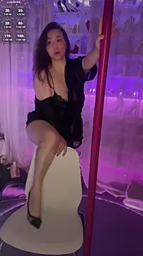 Snapshot of baobaomiqi_linger chatting on 09/27/25, 04:34 baobaomiqi linger online show from 09/27/25, 04:34