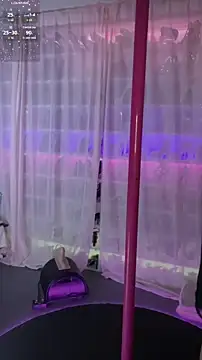 Snapshot of baobaomiqi_linger chatting on 09/28/25, 04:34 baobaomiqi linger online show from 09/28/25, 04:34