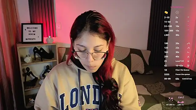 Snapshot of Fresita_Rosita chatting on 09/17/25, 01:46 Fresita Rosita online show from 09/17/25, 01:46