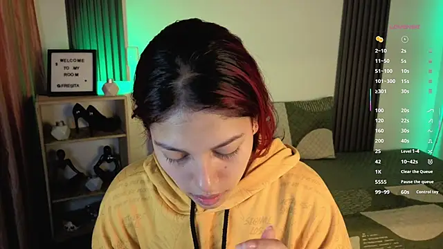 Snapshot of Fresita_Rosita chatting on 09/24/25, 12:19 Fresita Rosita online show from 09/24/25, 12:19