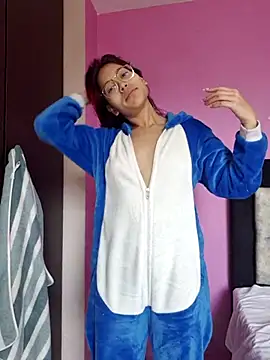 Snapshot of Fresita_Rosita chatting on 10/13/25, 01:44 Fresita Rosita online show from 10/13/25, 01:44