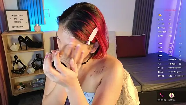 Snapshot of Fresita_Rosita chatting on 10/18/25, 12:50 Fresita Rosita online show from 10/18/25, 12:50