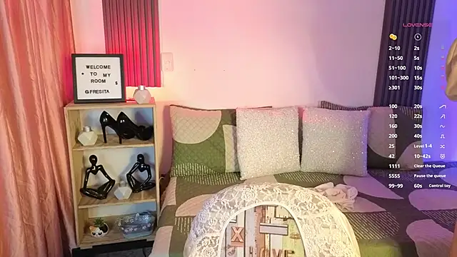 Snapshot of Fresita_Rosita chatting on 10/21/25, 12:28 Fresita Rosita online show from 10/21/25, 12:28