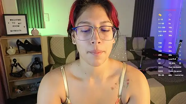 Snapshot of Fresita_Rosita chatting on 10/24/25, 12:23 Fresita Rosita online show from 10/24/25, 12:23