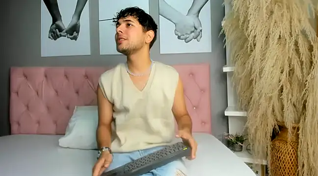 Snapshot of Samir_bear chatting on 01/03/25, 12:41 Samir bear online show from 01/03/25, 12:41