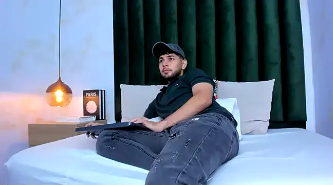 Snapshot of Samir_bear chatting on 03/01/25, 12:34 Samir bear online show from 03/01/25, 12:34