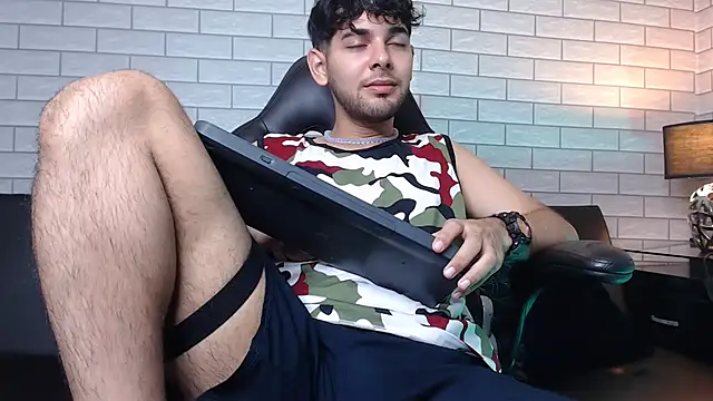 Snapshot of Samir_bear chatting on 03/06/25, 12:30 Samir bear online show from 03/06/25, 12:30