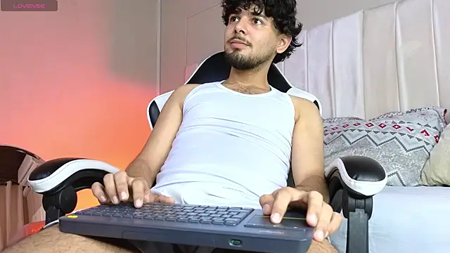 Snapshot of Samir_bear chatting on 10/30/25, 12:50 Samir bear online show from 10/30/25, 12:50