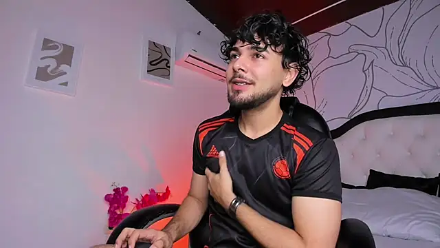 Snapshot of Samir_bear chatting on 11/17/25, 12:44 Samir bear online show from 11/17/25, 12:44