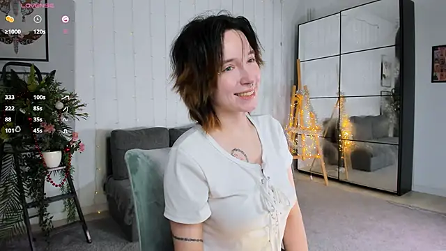 Snapshot of lilithlunna chatting on 12/27/24, 02:25 lilithlunna online show from 12/27/24, 02:25