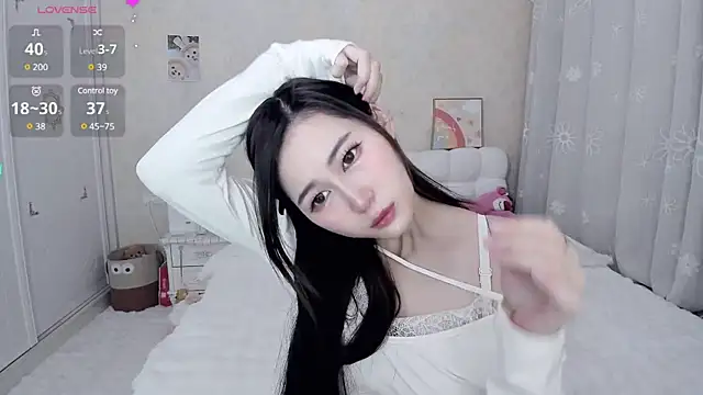 Snapshot of Tomakto chatting on 02/19/25, 11:04 Tomakto online show from 02/19/25, 11:04
