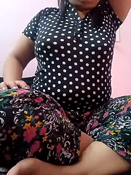 Housewife12 online show from 12/18/24, 06:21