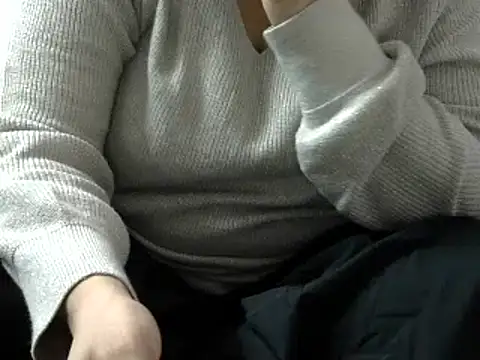 Housewife12 online show from 12/26/24, 04:47