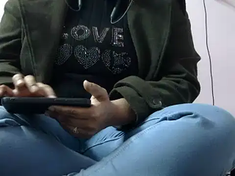 Housewife12 online show from 01/01/25, 02:20