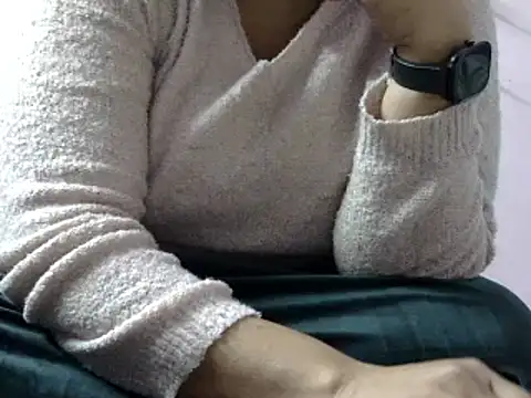 Housewife12 online show from 01/06/25, 02:47