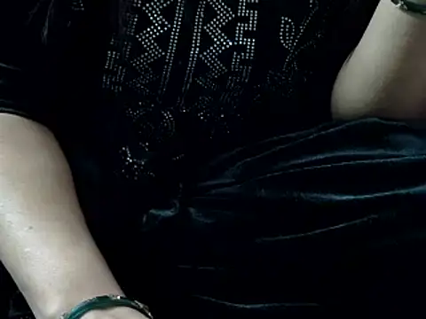 Housewife12 online show from 01/11/25, 02:04
