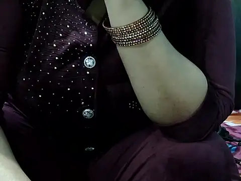 Snapshot of Housewife12 chatting on 12/15/25, 09:02 Housewife12 online show from 12/15/25, 09:02