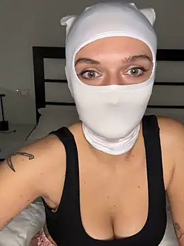 Nikki Hoee online show from 10/30/25, 06:19