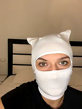 Nikki Hoee online show from 11/02/25, 09:50