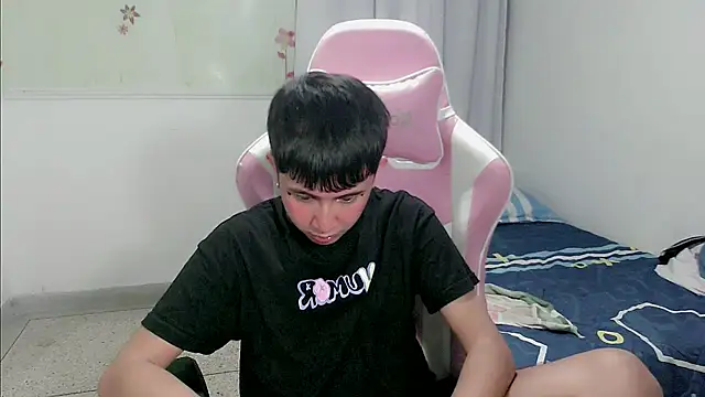 Snapshot of didier_king_ chatting on 02/13/25, 05:44 didier king online show from 02/13/25, 05:44