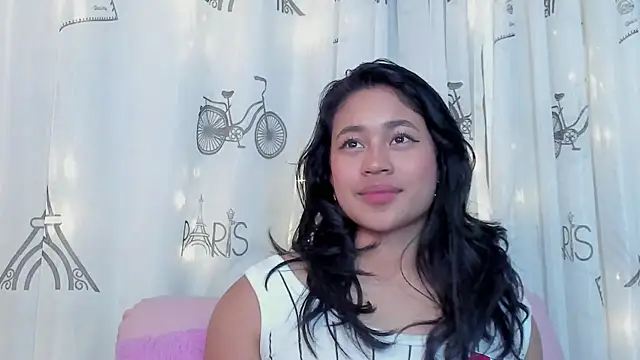 Snapshot of selena_bi chatting on 12/20/24, 10:05 selena bi online show from 12/20/24, 10:05