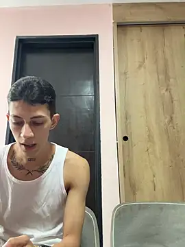 Snapshot of Angel_xxx chatting on 06/03/26, 11:32 Angel xxx online show from 06/03/26, 11:32