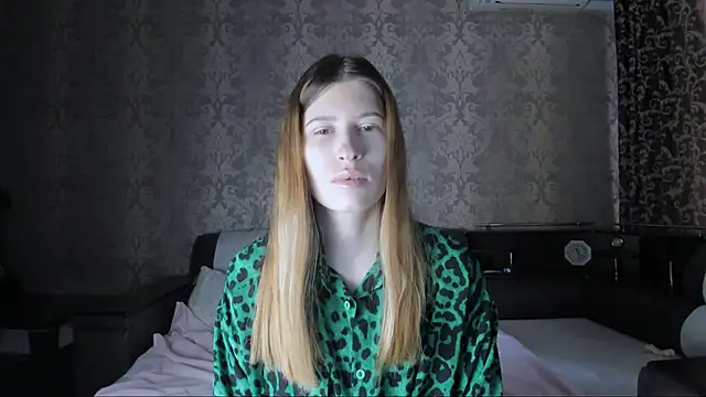 Snapshot of Agnes_Allenn chatting on 10/08/25, 09:40 Agnes Allenn online show from 10/08/25, 09:40