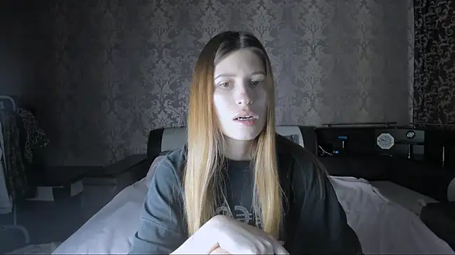 Snapshot of Agnes_Allenn chatting on 10/18/25, 11:11 Agnes Allenn online show from 10/18/25, 11:11