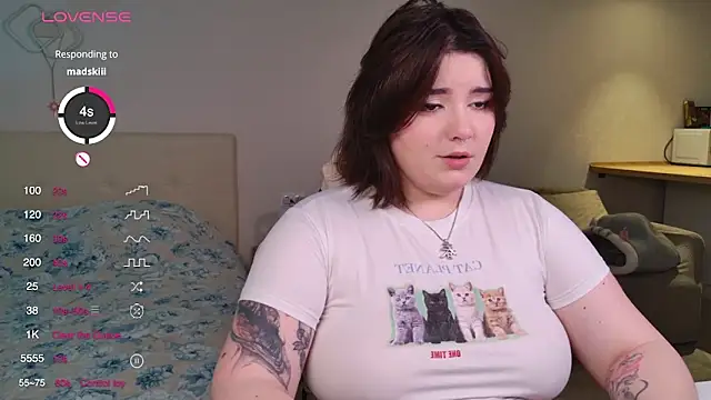 Snapshot of YumiYammy chatting on 11/22/25, 08:30 YumiYammy online show from 11/22/25, 08:30