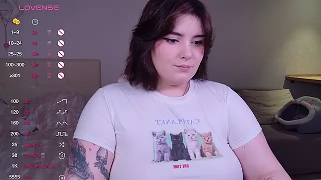 Snapshot of YumiYammy chatting on 11/23/25, 02:50 YumiYammy online show from 11/23/25, 02:50