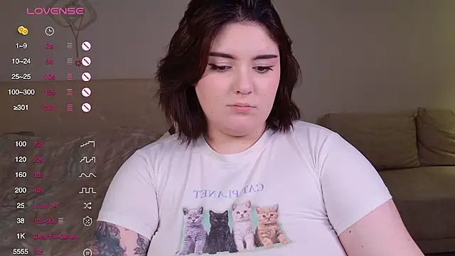 Snapshot of YumiYammy chatting on 12/04/25, 08:17 YumiYammy online show from 12/04/25, 08:17