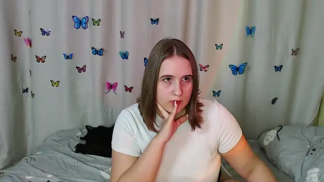 Snapshot of Phantommira chatting on 01/22/25, 09:21 Phantommira online show from 01/22/25, 09:21