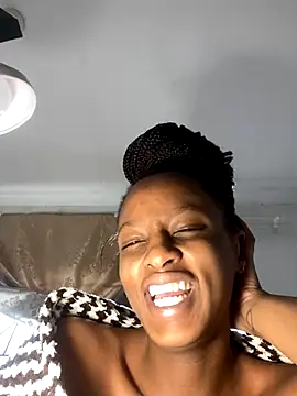 Snapshot of teddy04 chatting on 11/14/25, 01:10 teddy04 online show from 11/14/25, 01:10