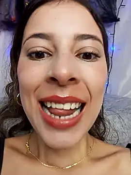 Snapshot of evaFiore chatting on 10/31/25, 05:03 evaFiore online show from 10/31/25, 05:03