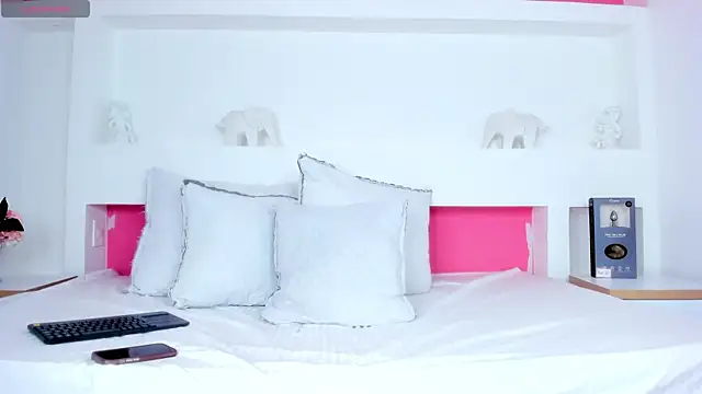 Snapshot of KendalPrince chatting on 10/22/25, 02:50 KendalPrince online show from 10/22/25, 02:50