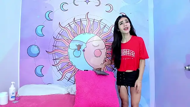 Mariana 16  online show from 11/13/25, 02:49