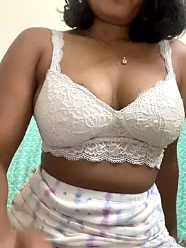 Snapshot of priyadevi17 chatting on 09/24/25, 08:45 priyadevi17 online show from 09/24/25, 08:45