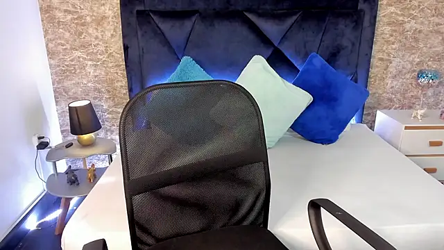 Lily Woodz online show from 01/12/25, 03:03