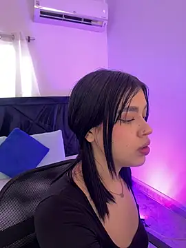 Lily Woodz online show from 05/26/26, 07:10