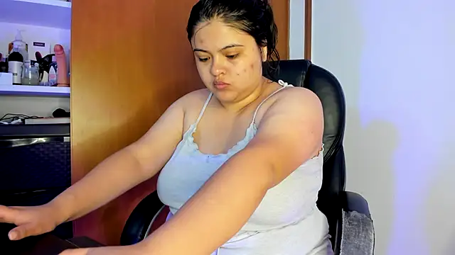 lizzie c online show from 02/03/25, 09:41