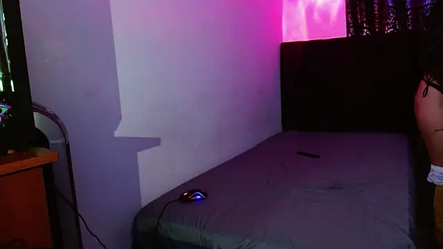 Snapshot of miia-liiam chatting on 11/29/25, 06:16 miia-liiam online show from 11/29/25, 06:16