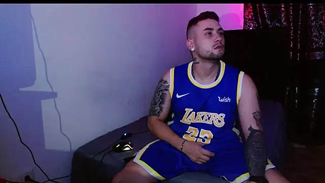 Snapshot of miia-liiam chatting on 12/04/25, 06:44 miia-liiam online show from 12/04/25, 06:44