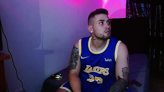 Snapshot of miia-liiam chatting on 12/05/25, 06:00 miia-liiam online show from 12/05/25, 06:00