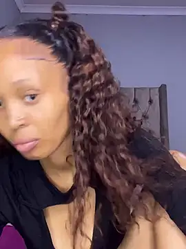 Snapshot of CuteMellow2k chatting on 12/18/24, 10:13 CuteMellow2k online show from 12/18/24, 10:13