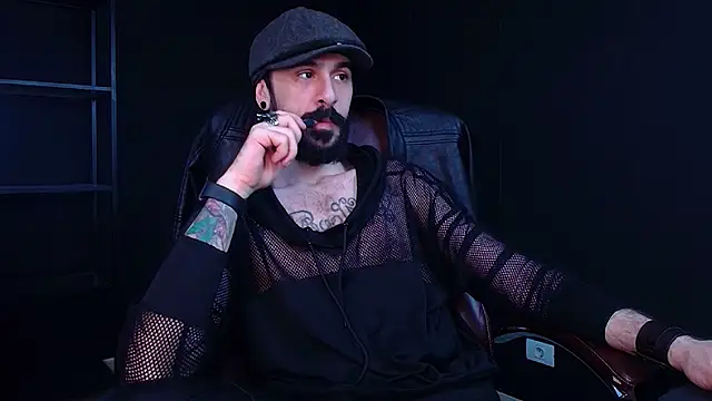 Snapshot of AxelColton chatting on 12/04/25, 06:23 AxelColton online show from 12/04/25, 06:23